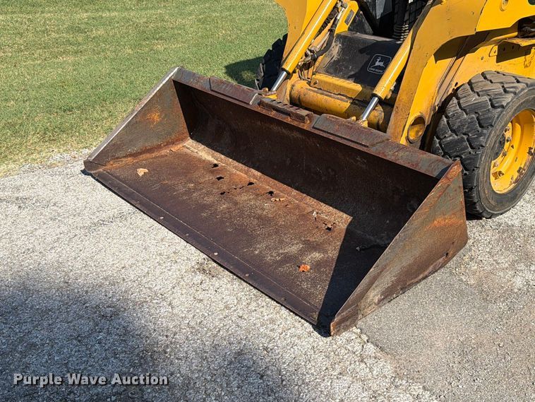 image for item FT6352 2000 John Deere 240 skid steer loader