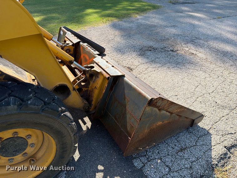 image for item FT6352 2000 John Deere 240 skid steer loader