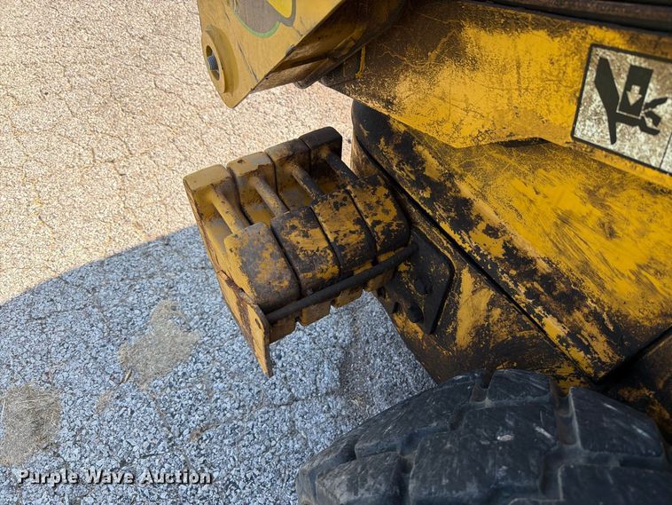 image for item FT6352 2000 John Deere 240 skid steer loader