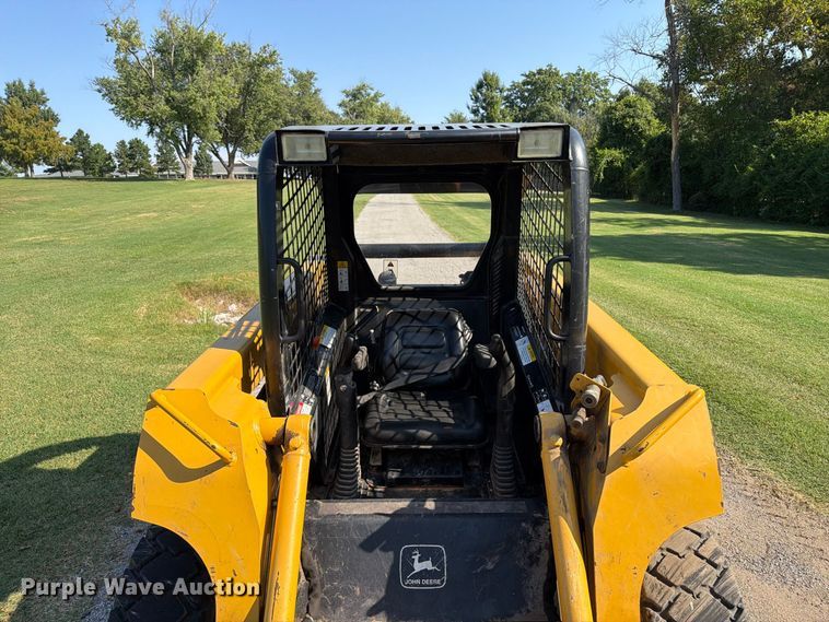 image for item FT6352 2000 John Deere 240 skid steer loader