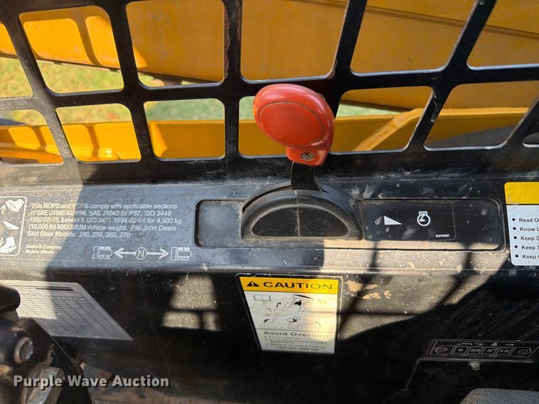 image for item FT6352 2000 John Deere 240 skid steer loader