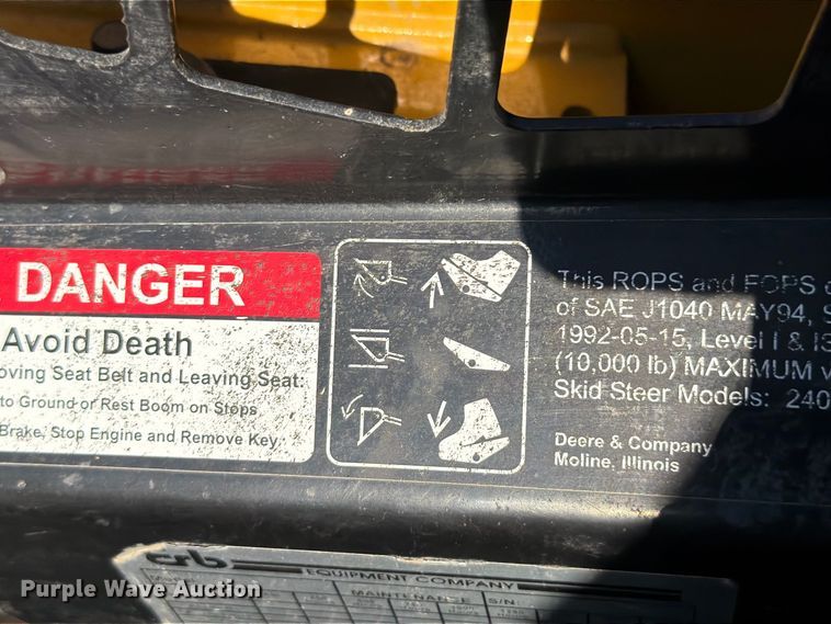 image for item FT6352 2000 John Deere 240 skid steer loader