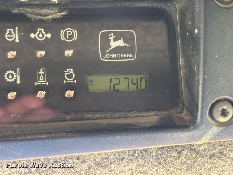 image for item FT6352 2000 John Deere 240 skid steer loader