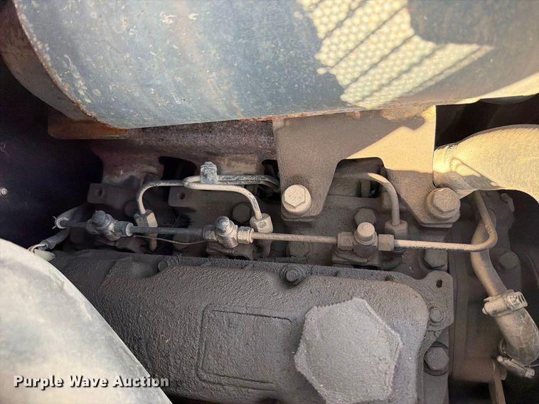 image for item FT6352 2000 John Deere 240 skid steer loader