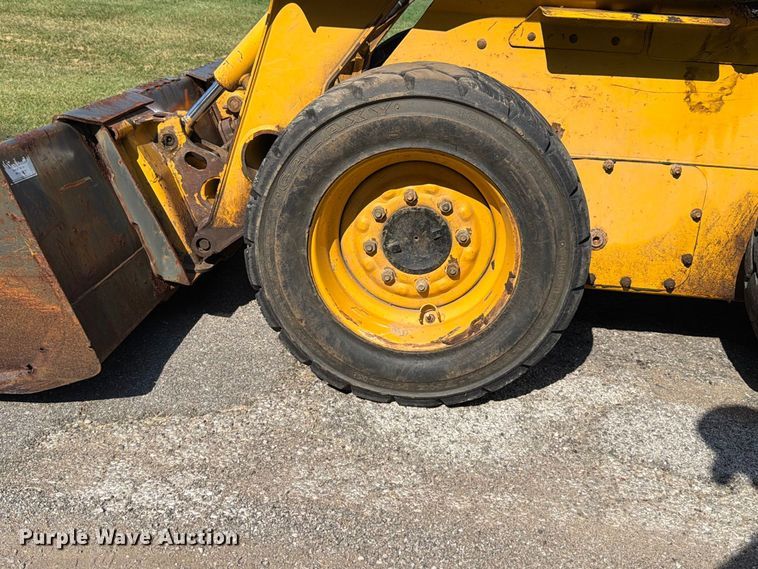 image for item FT6352 2000 John Deere 240 skid steer loader