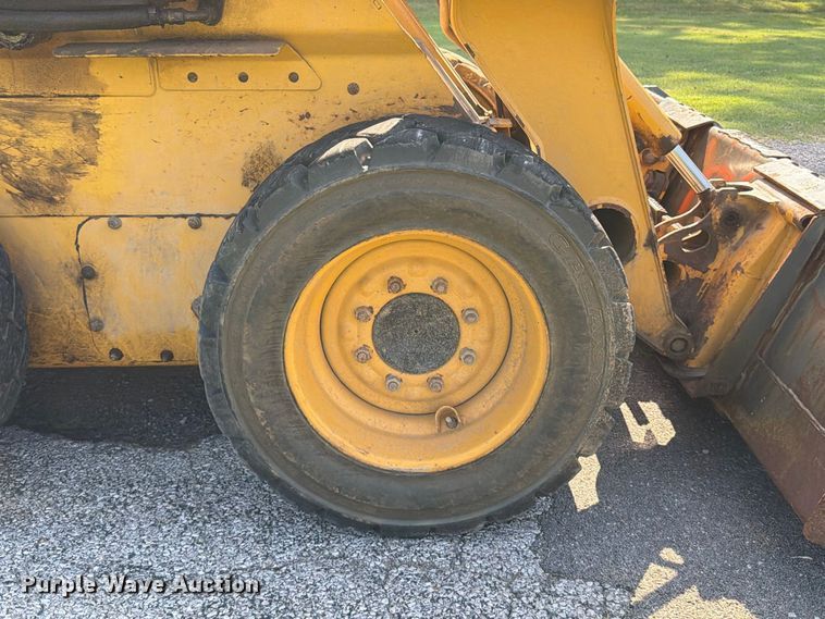 image for item FT6352 2000 John Deere 240 skid steer loader