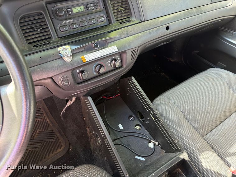 image for item FT6722 2006 Ford Crown Victoria Police Interceptor 