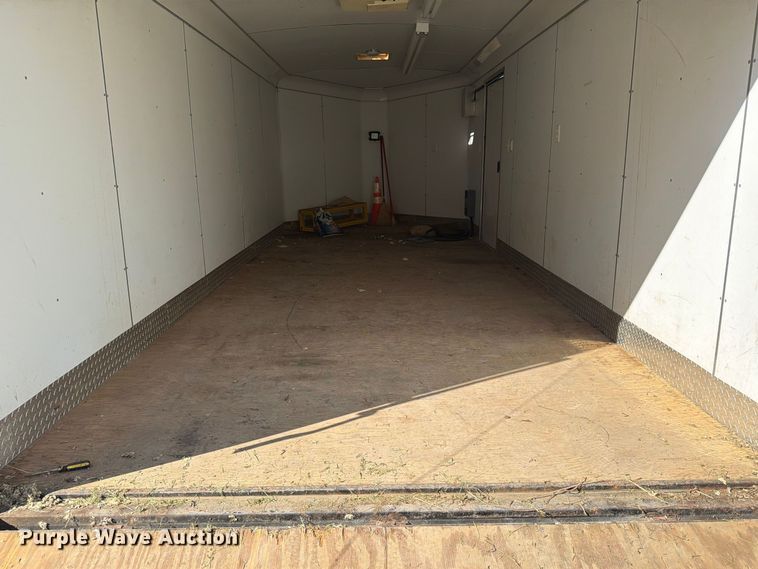 image for item FT8020 2002 United Express line enclosed cargo trailer