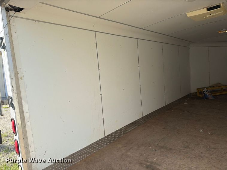 image for item FT8020 2002 United Express line enclosed cargo trailer