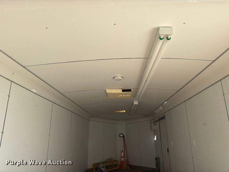 image for item FT8020 2002 United Express line enclosed cargo trailer