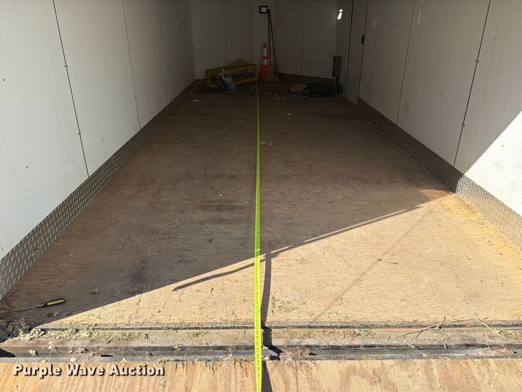 image for item FT8020 2002 United Express line enclosed cargo trailer