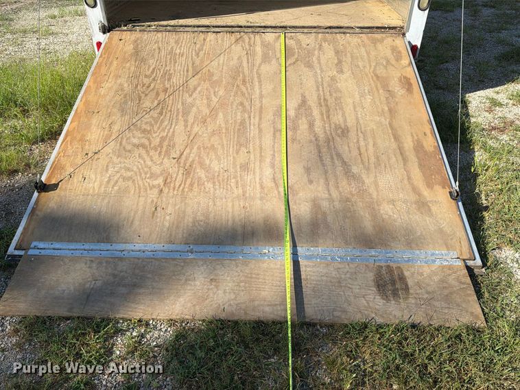 image for item FT8020 2002 United Express line enclosed cargo trailer