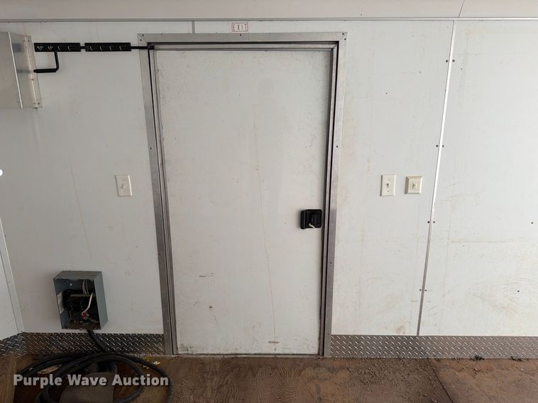 image for item FT8020 2002 United Express line enclosed cargo trailer