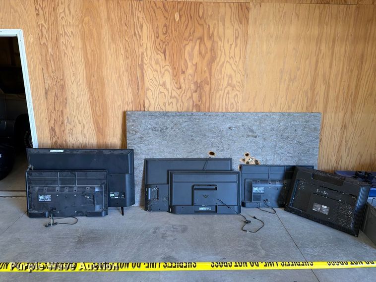 image for item FT8028 (6) TVs
