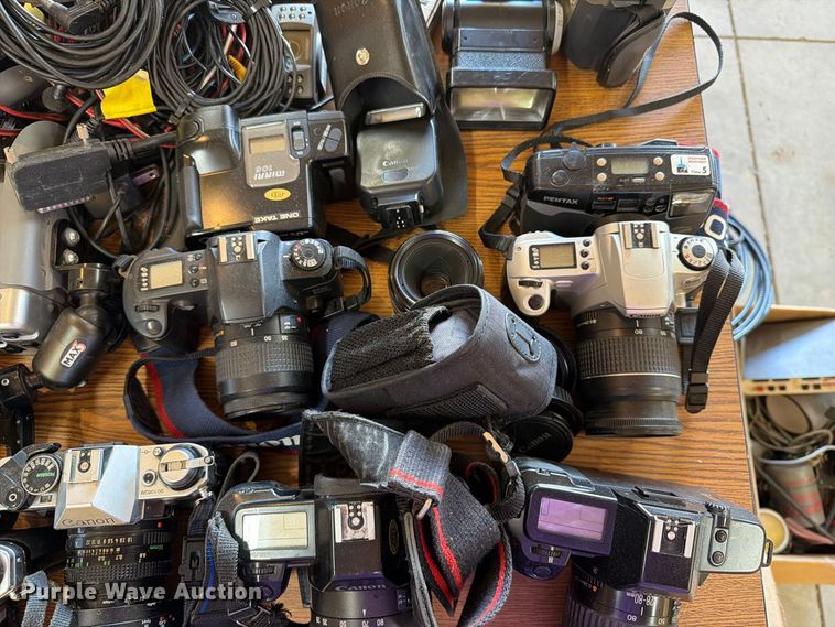 image for item FT8029 Assorted Cameras and Electronics