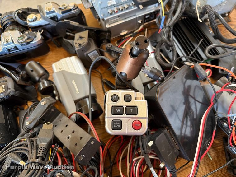 image for item FT8029 Assorted Cameras and Electronics