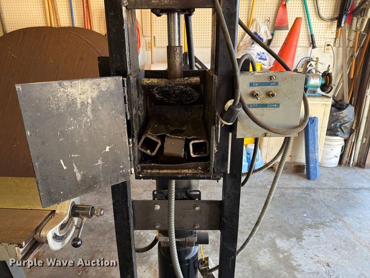 image for item FT8041 Shop tools