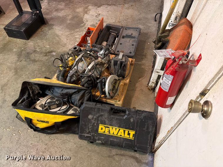 image for item FT8042 Power tools