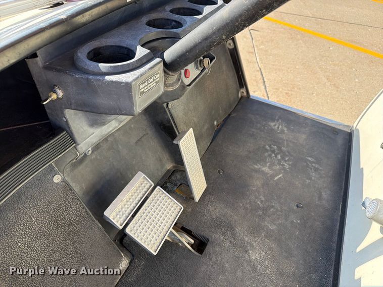 image for item FT8045 1997 Yamaha G16A golf cart