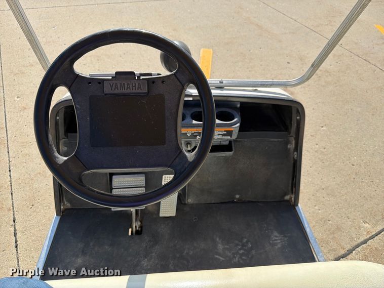 image for item FT8045 1997 Yamaha G16A golf cart