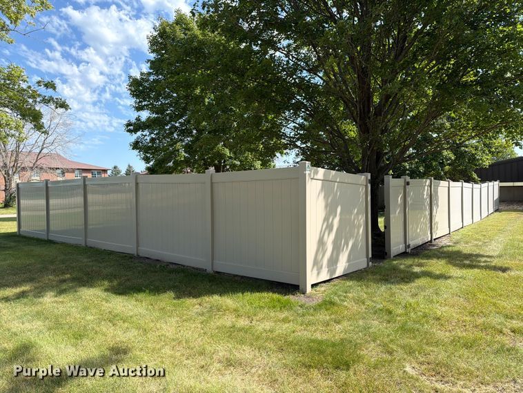 image for item FT8047 Approximately 240' of vinyl fencing