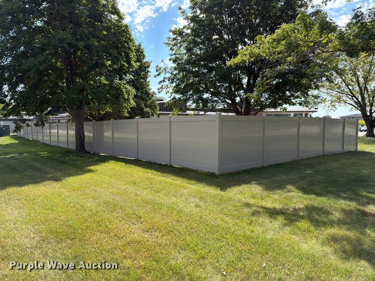 image for item FT8047 Approximately 240' of vinyl fencing