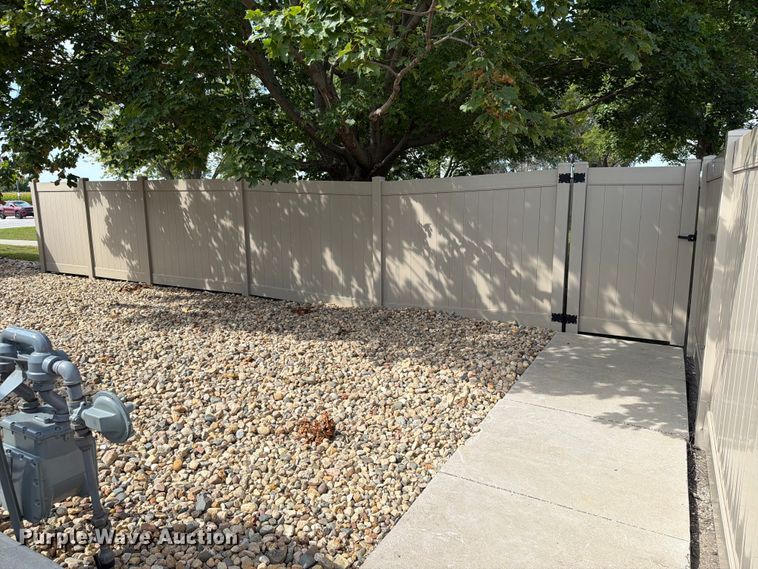 image for item FT8047 Approximately 240' of vinyl fencing
