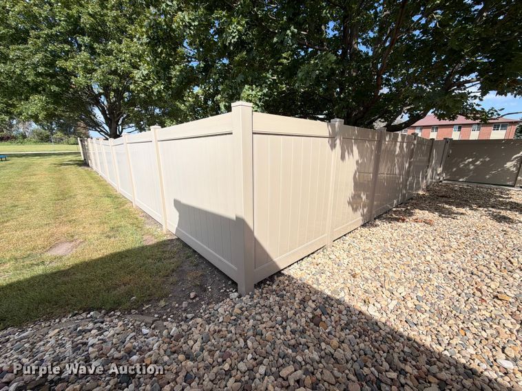 image for item FT8047 Approximately 240' of vinyl fencing