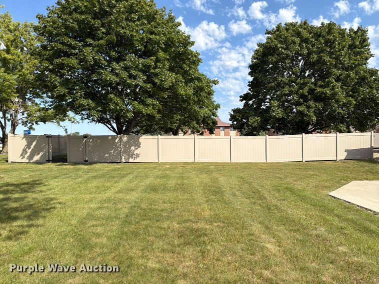 image for item FT8047 Approximately 240' of vinyl fencing