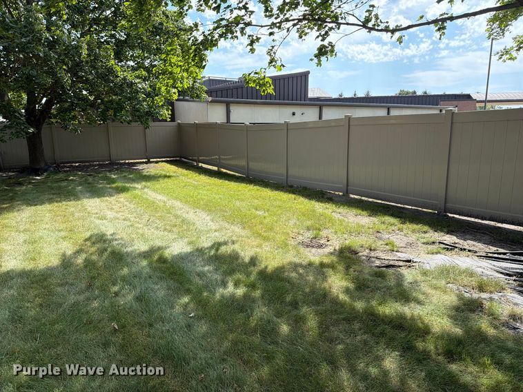 image for item FT8047 Approximately 240' of vinyl fencing