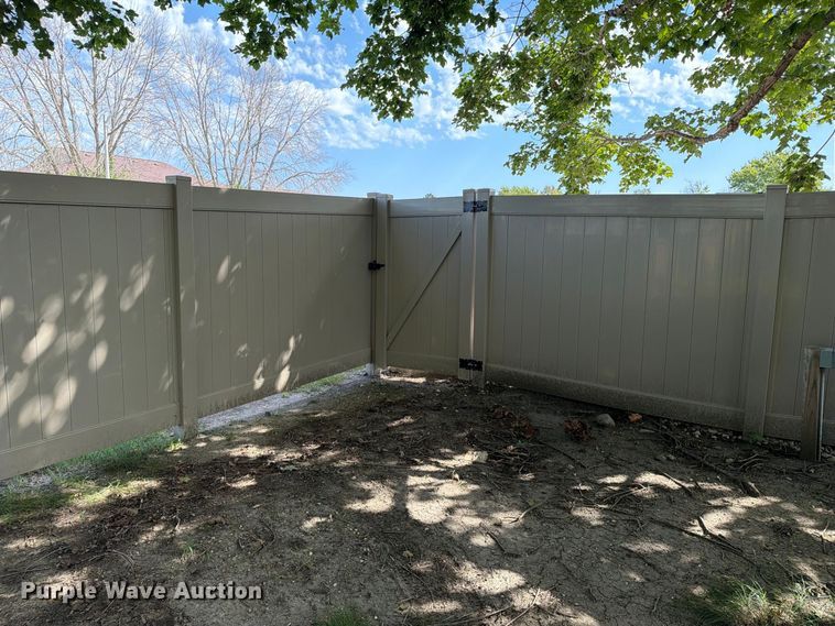 image for item FT8047 Approximately 240' of vinyl fencing