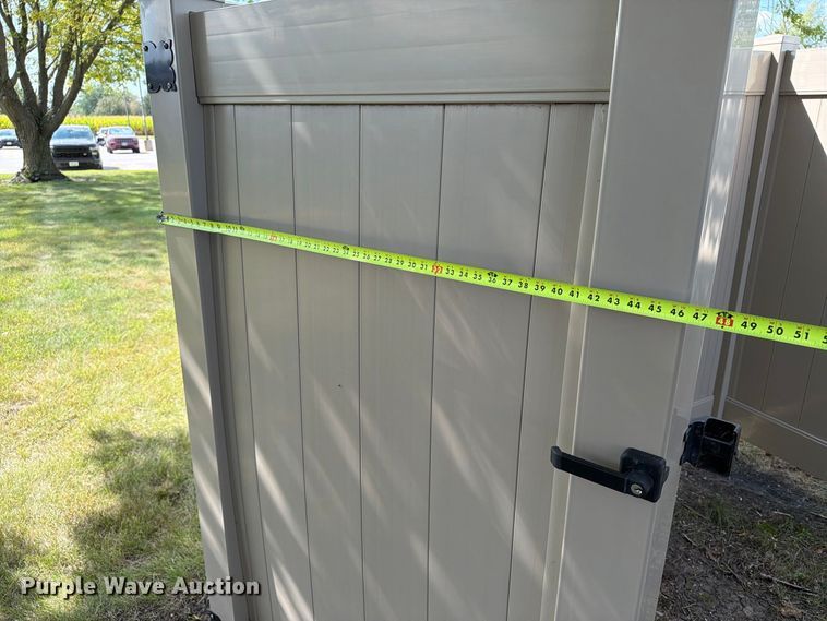 image for item FT8047 Approximately 240' of vinyl fencing