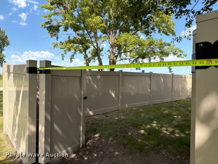 image for item FT8047 Approximately 240' of vinyl fencing