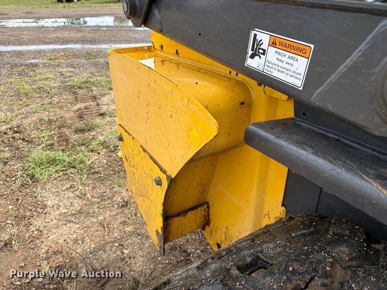 image for item FT8051 2019 New Holland C232 tracked skid steer loader