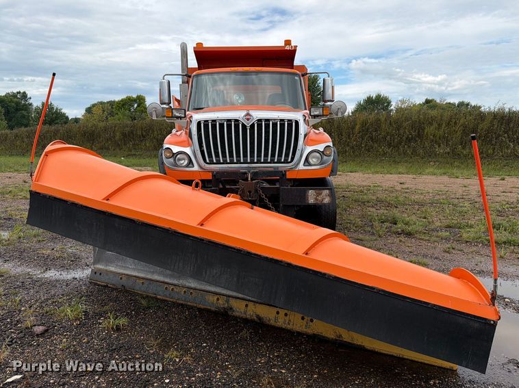 image for item FT8052 2013 International SF567 dump truck