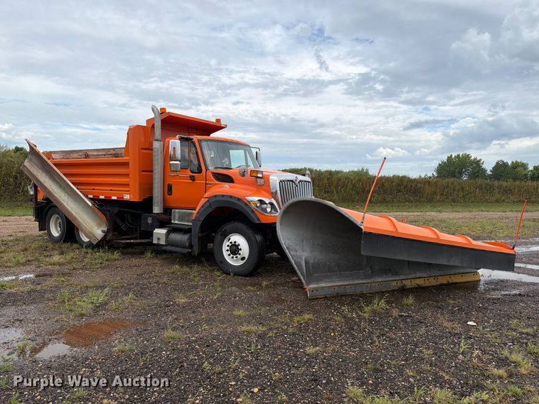 image for item FT8052 2013 International SF567 dump truck