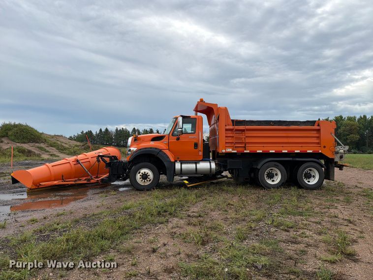 image for item FT8052 2013 International SF567 dump truck