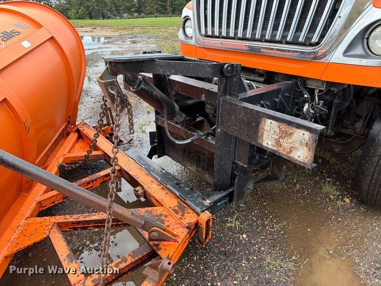 image for item FT8052 2013 International SF567 dump truck