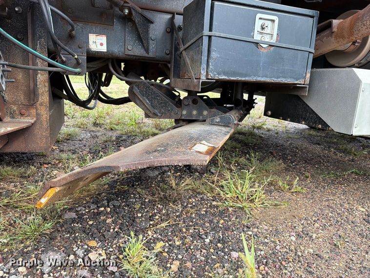 image for item FT8052 2013 International SF567 dump truck