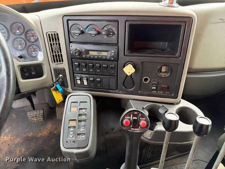 image for item FT8052 2013 International SF567 dump truck