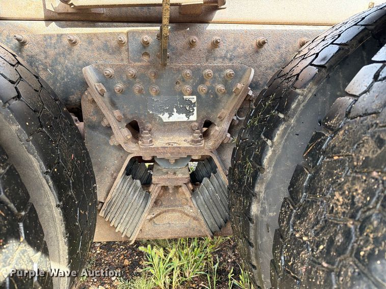 image for item FT8052 2013 International SF567 dump truck