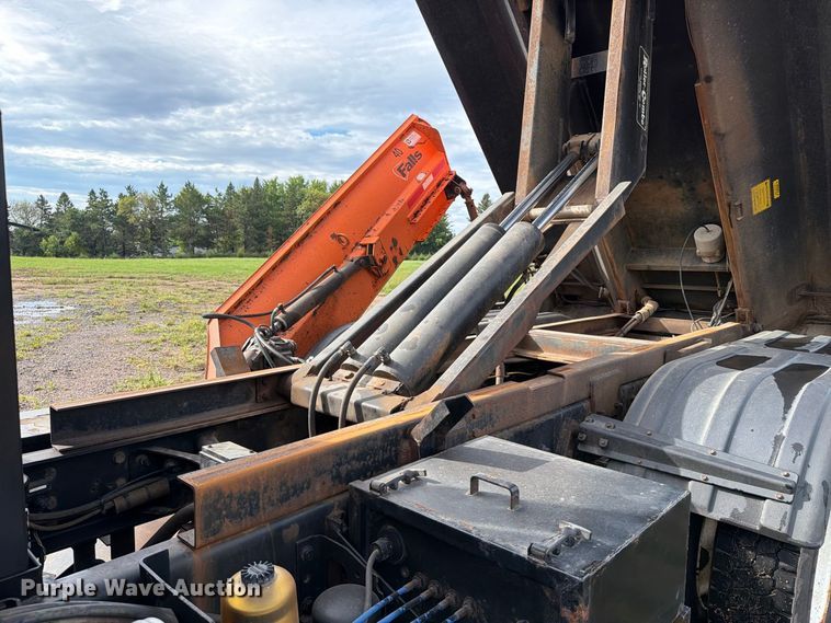 image for item FT8052 2013 International SF567 dump truck