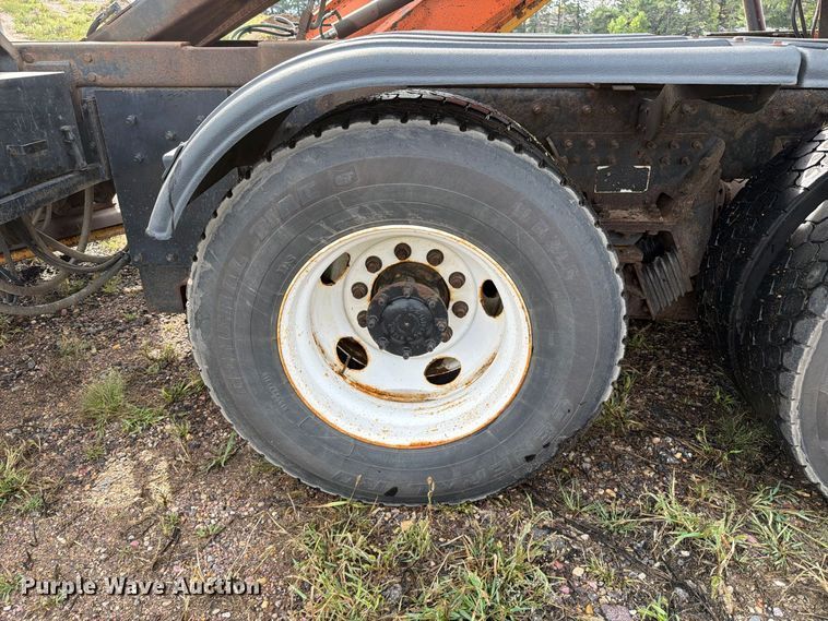 image for item FT8052 2013 International SF567 dump truck