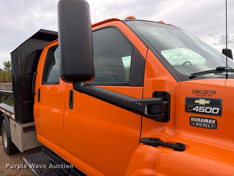 image for item FT8053 2004 Chevrolet C4500 dump truck
