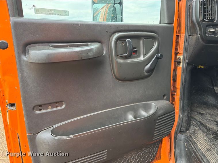 image for item FT8053 2004 Chevrolet C4500 dump truck