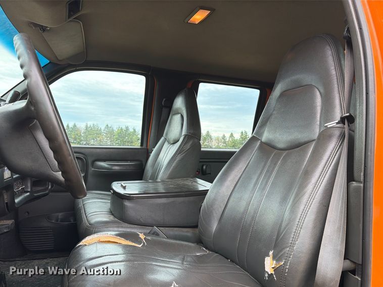 image for item FT8053 2004 Chevrolet C4500 dump truck