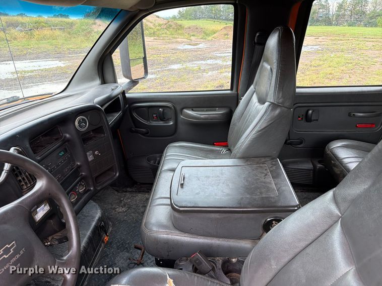 image for item FT8053 2004 Chevrolet C4500 dump truck