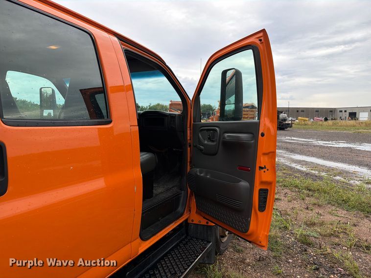 image for item FT8053 2004 Chevrolet C4500 dump truck