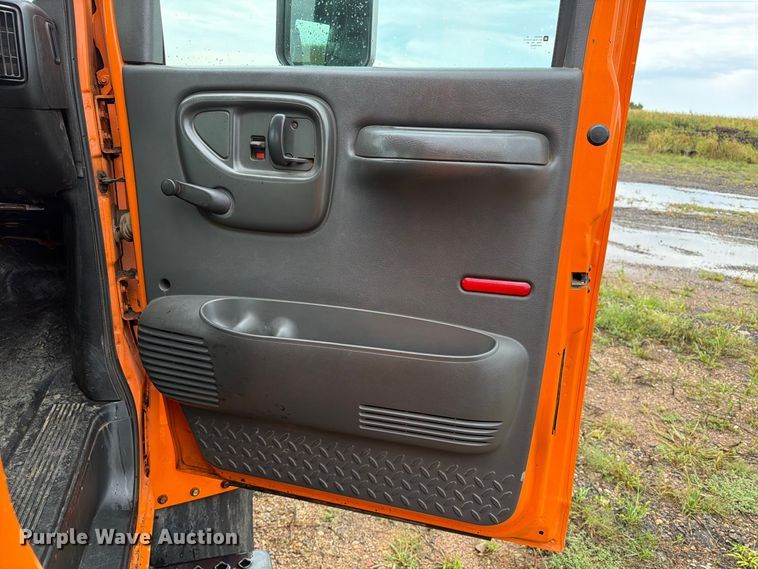 image for item FT8053 2004 Chevrolet C4500 dump truck
