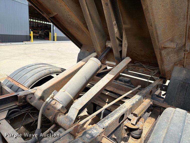 image for item FT8053 2004 Chevrolet C4500 dump truck